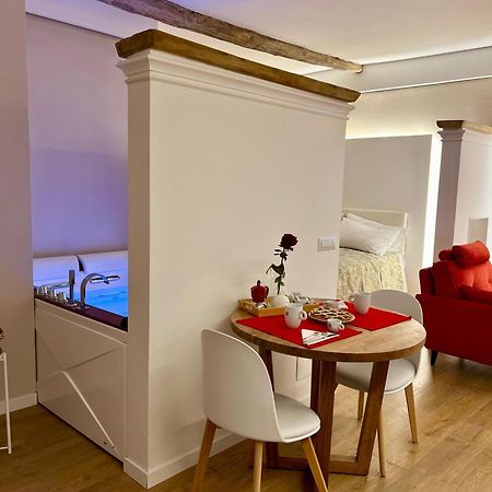 Elena'S Suite Sutri Bagian luar foto