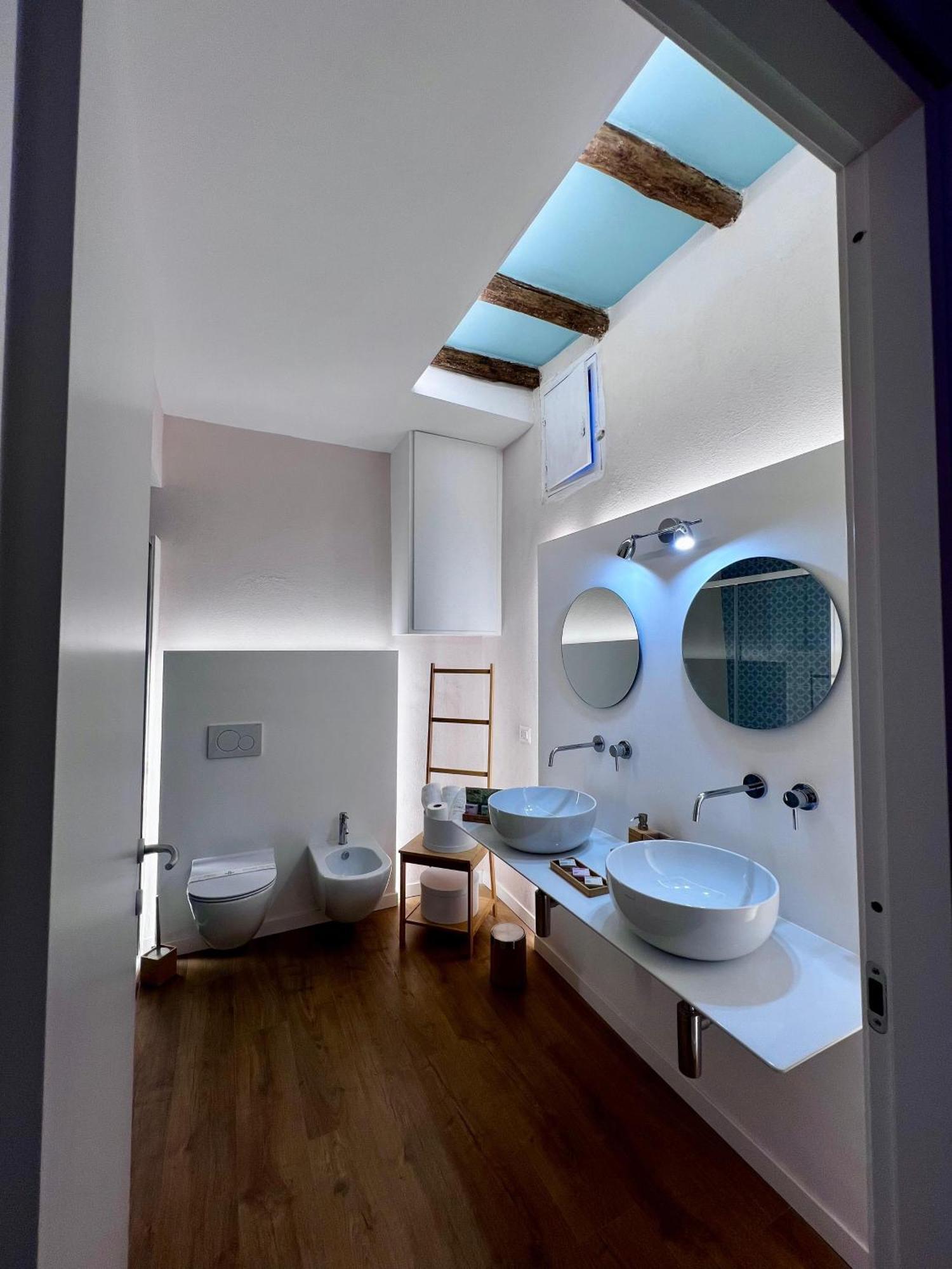 Elena'S Suite Sutri Bagian luar foto