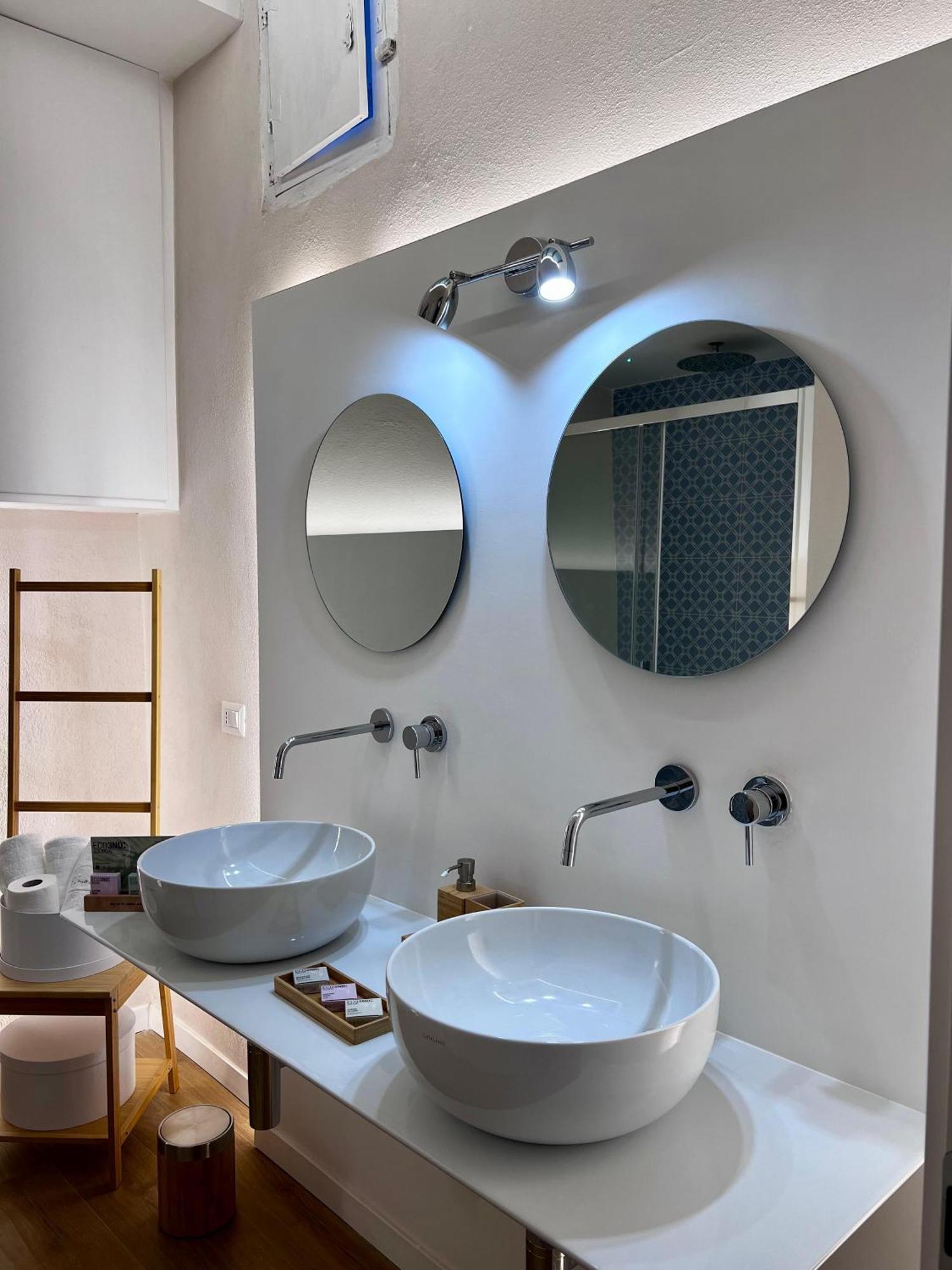 Elena'S Suite Sutri Bagian luar foto