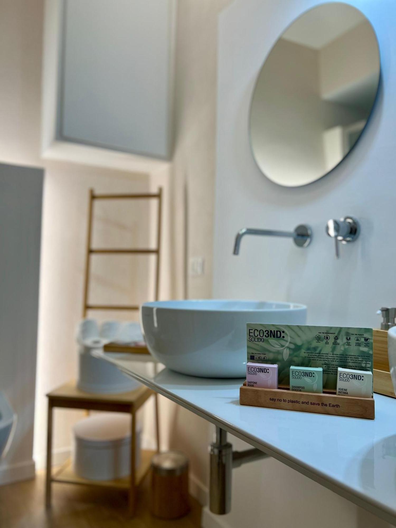 Elena'S Suite Sutri Bagian luar foto