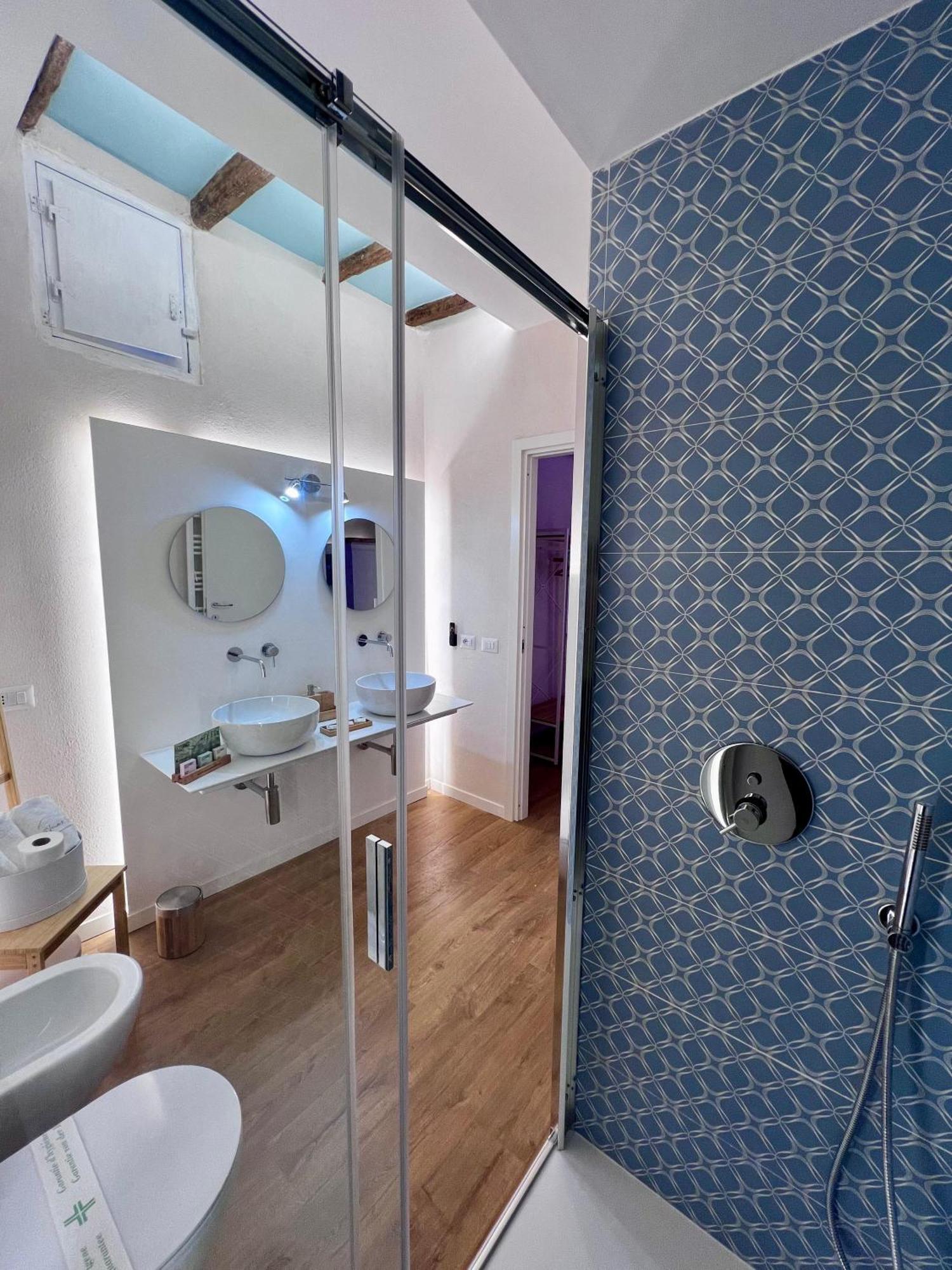 Elena'S Suite Sutri Bagian luar foto