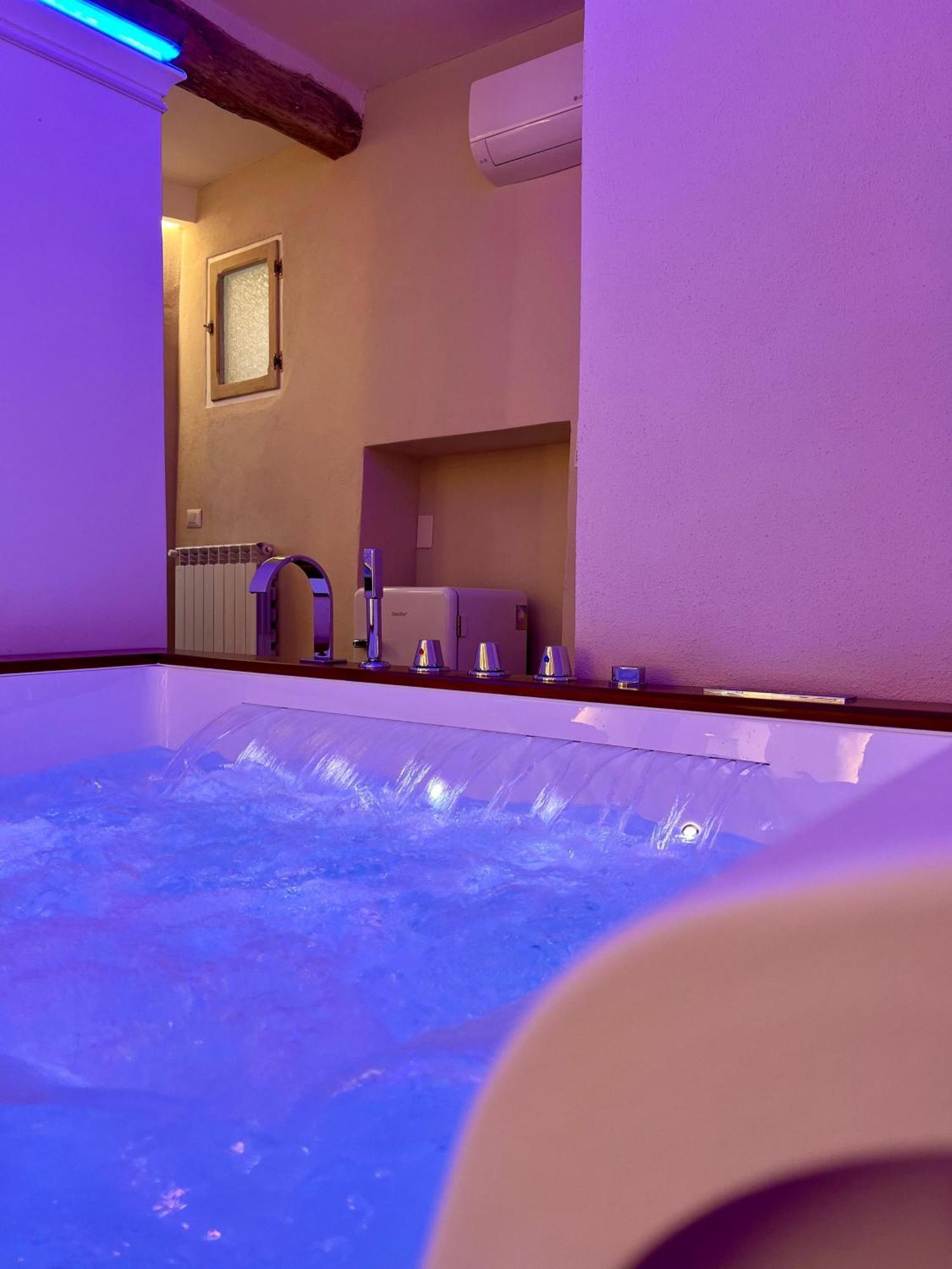 Elena'S Suite Sutri Bagian luar foto