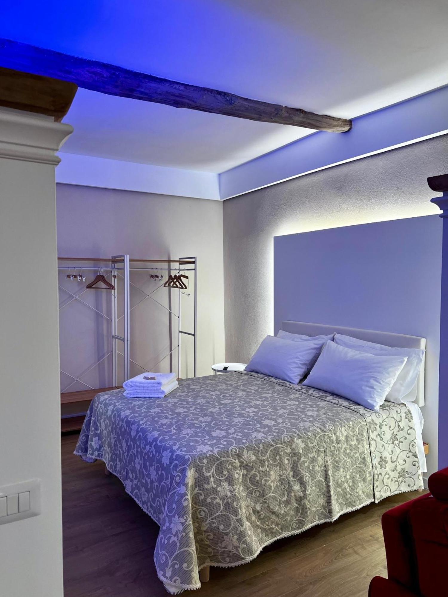 Elena'S Suite Sutri Bagian luar foto