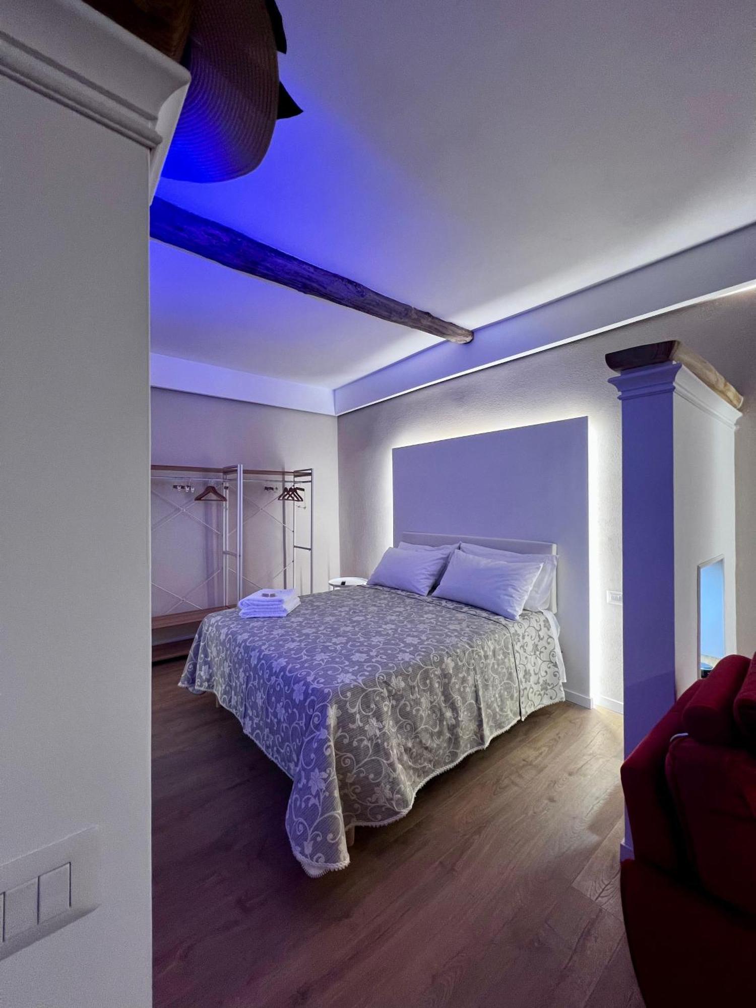 Elena'S Suite Sutri Bagian luar foto