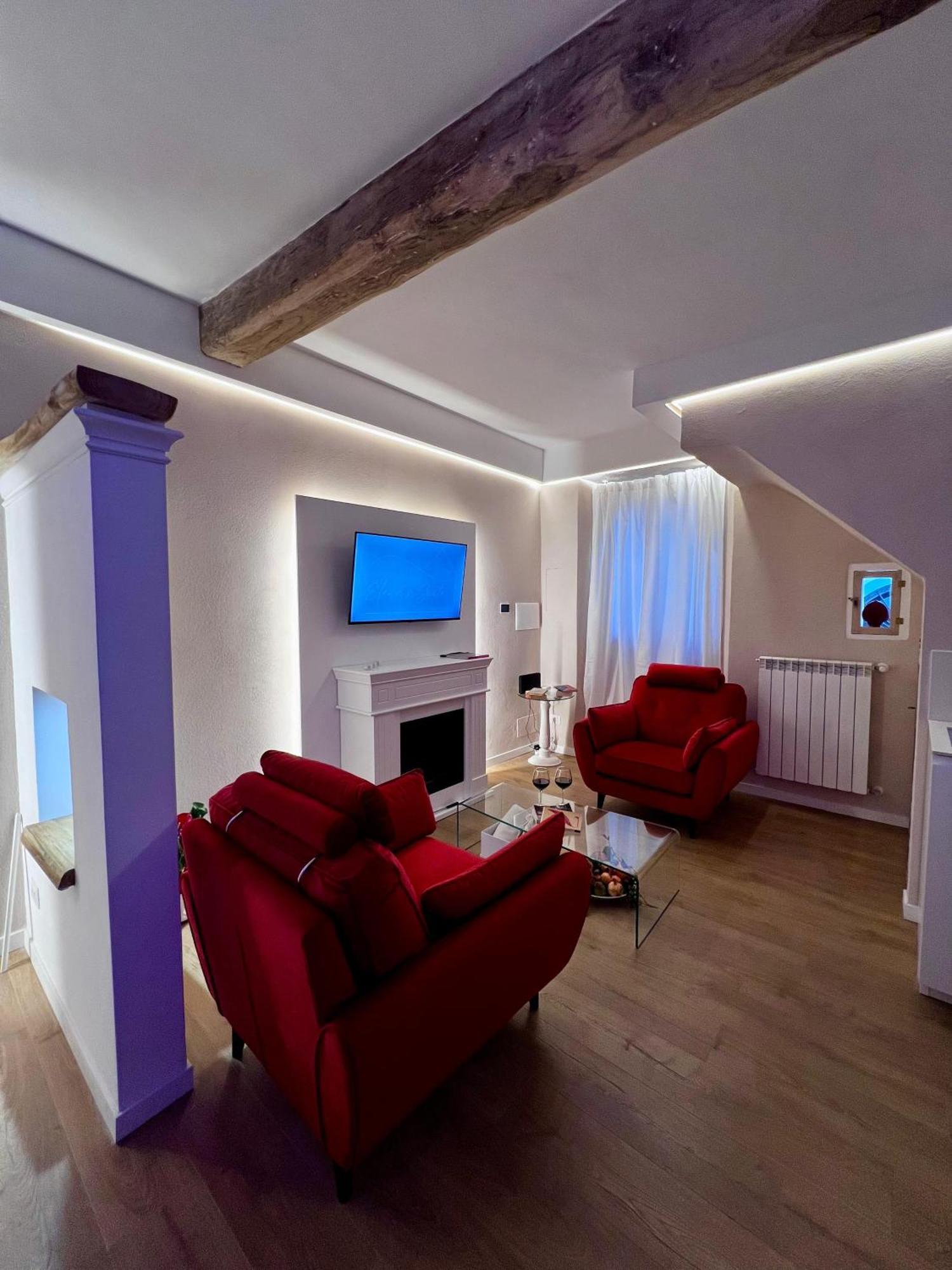 Elena'S Suite Sutri Bagian luar foto