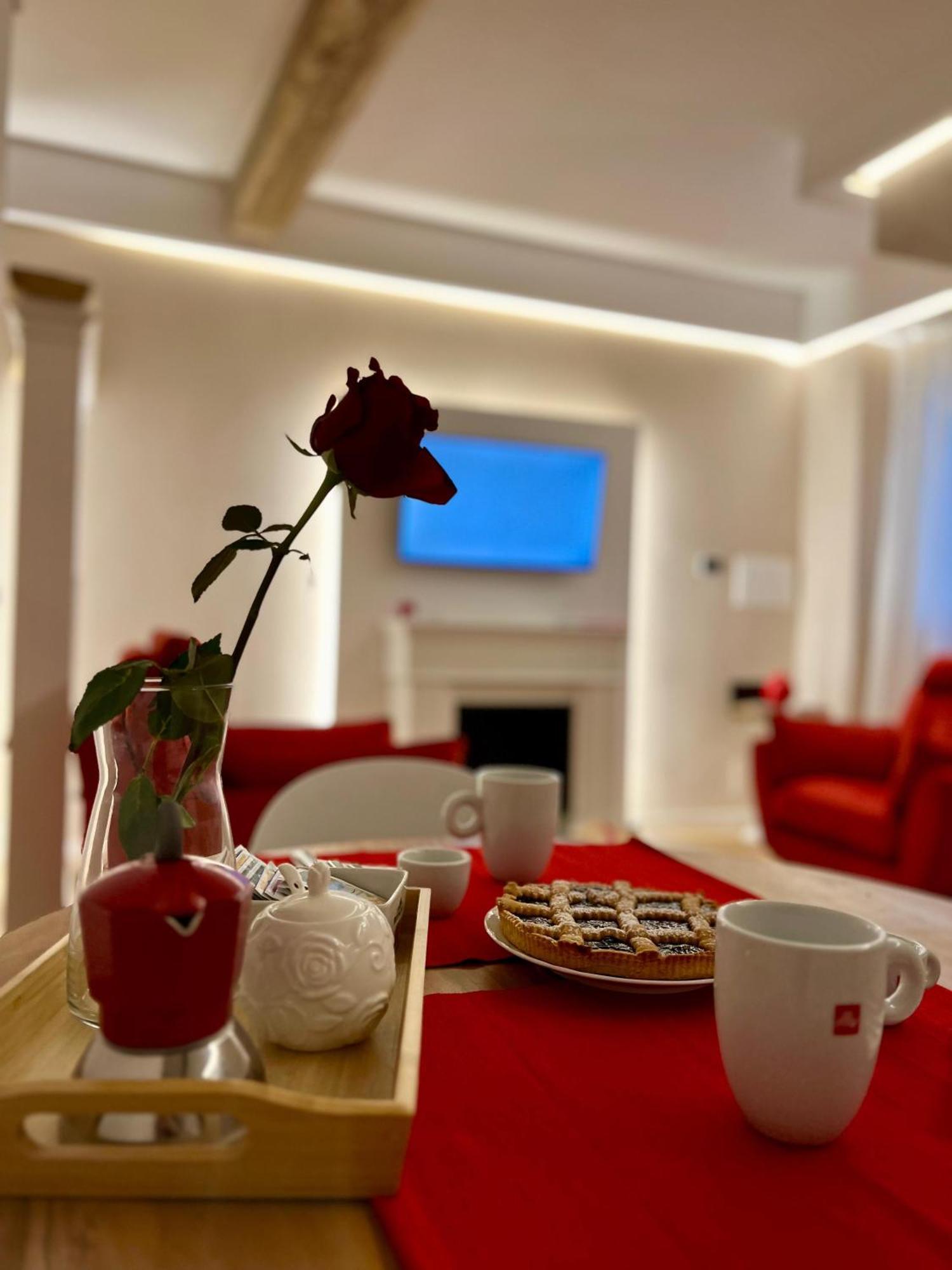 Elena'S Suite Sutri Bagian luar foto