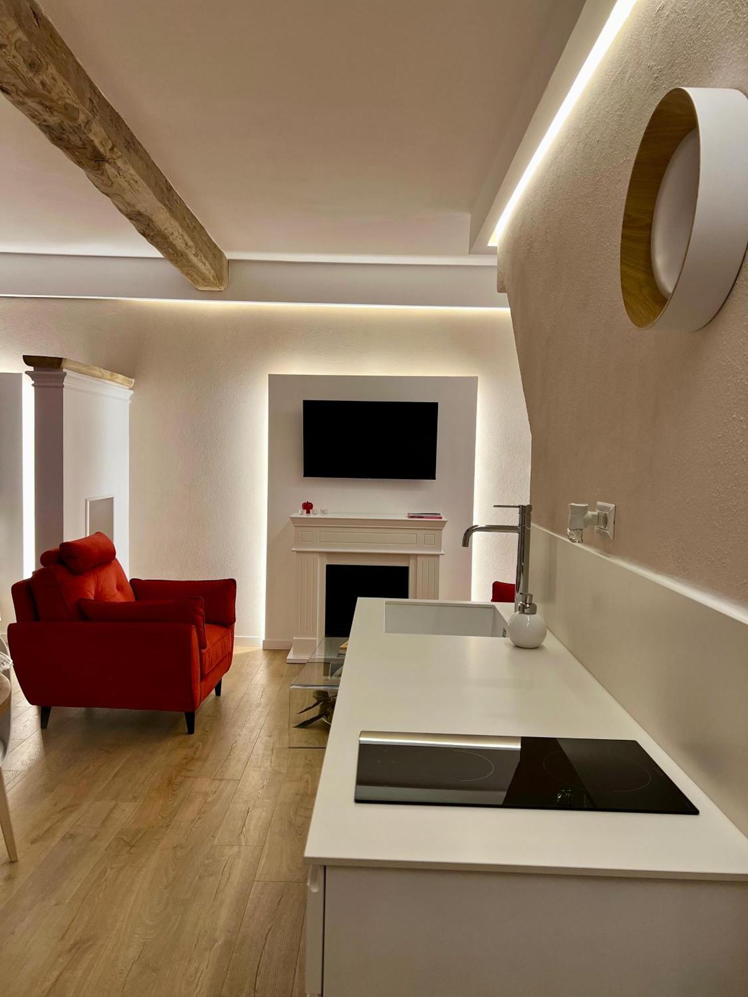 Elena'S Suite Sutri Bagian luar foto