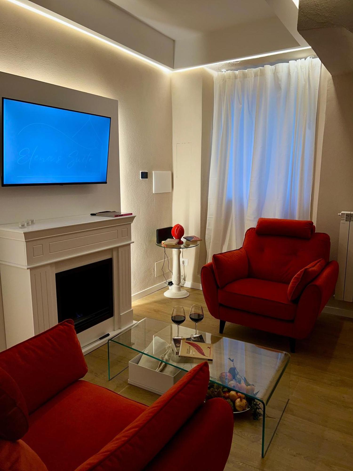 Elena'S Suite Sutri Bagian luar foto